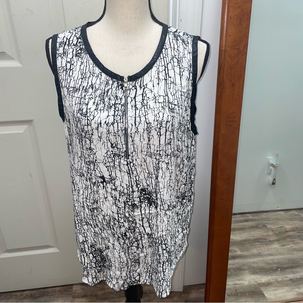 Kate & Mallory sleeveless blouse white and black Size XL